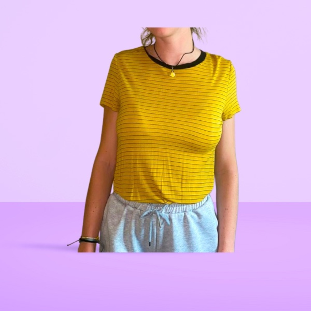 FOREVER 21 T-SHIRT